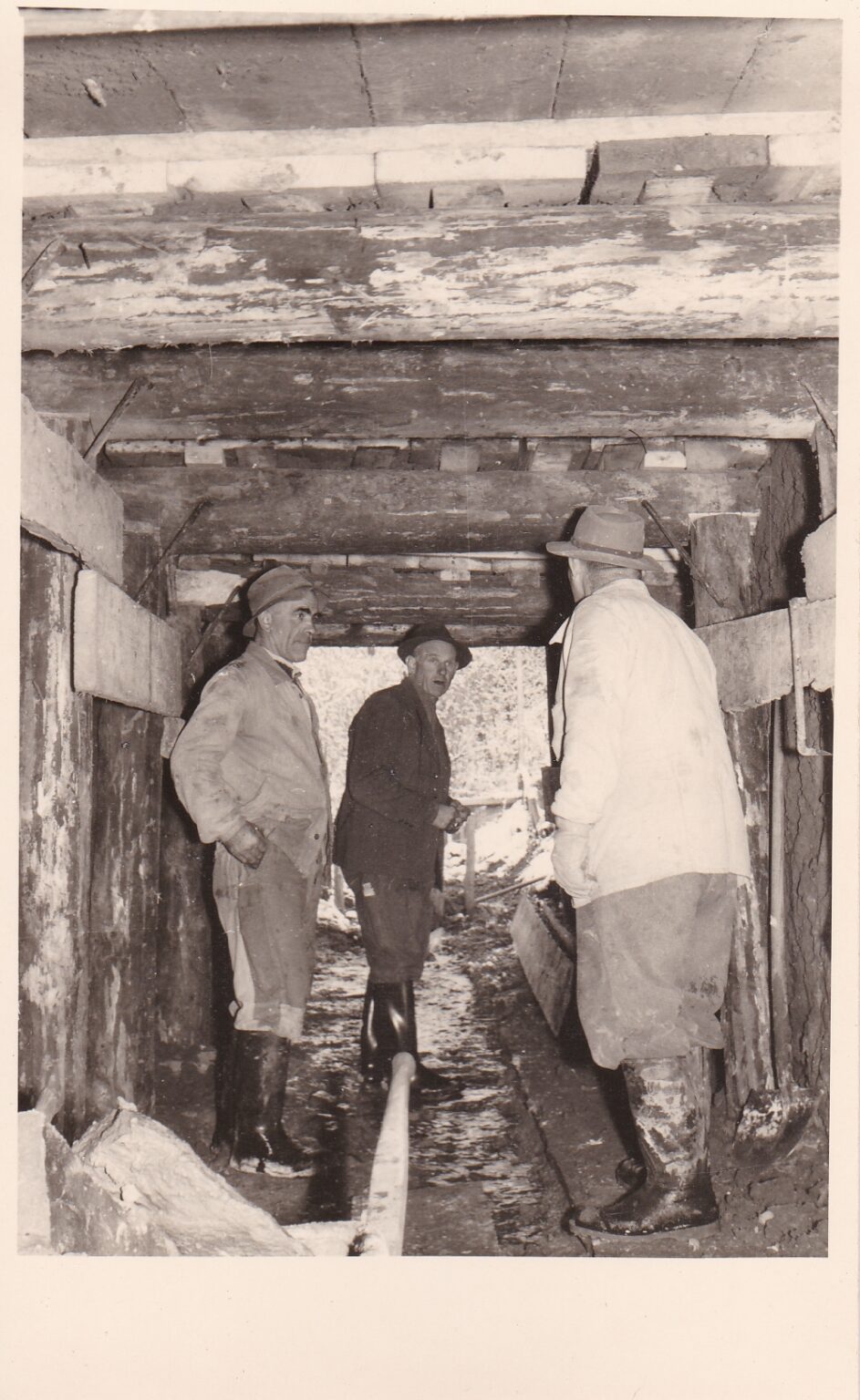 1957, Illhart, Ausbau innerorts (Bachdurchlass)